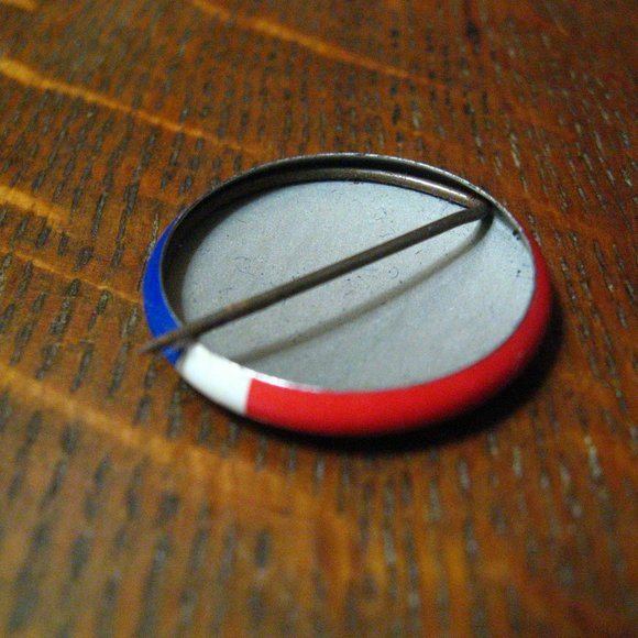 📻 KYA Radio Station San Francisco Vintage Lapel Pin - Picture 4 of 4